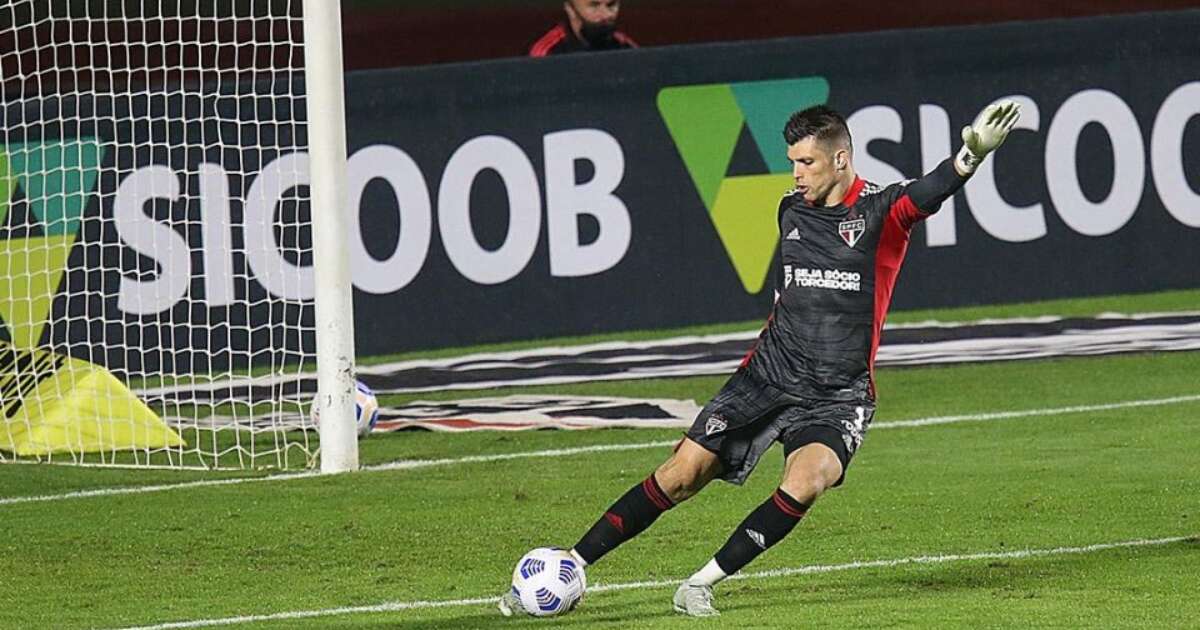 Grêmio demonstra interesse em Tiago Volpi após perda de Marchesín