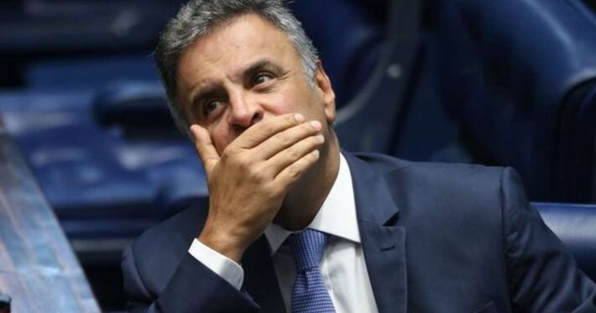 Aécio Neves desiste de disputar a Presidência e diz que PSDB mira eleições de 2030