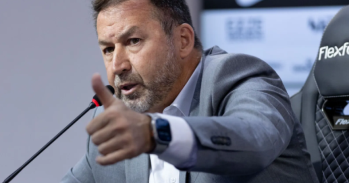 Corinthians enfrenta restrições financeiras para contratações, afirma Augusto Melo