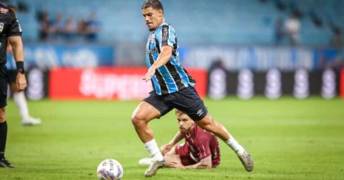 Grêmio confirma lesão muscular de Mayk durante treinamento para próximos jogos.