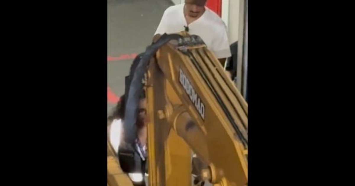 Chegada de Danilo ao Rio gera indignação entre torcedores no aeroporto