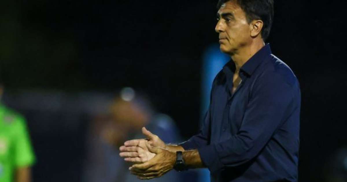 Quinteros aumenta oportunidades de Arezo no Grêmio para a temporada.