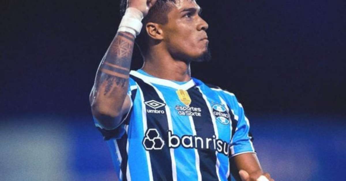 Arezo marca gol de letra e Mec estreia em vitória do Grêmio