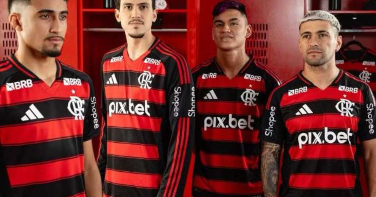 NOVO MANTO! Flamengo apresenta novo uniforme principal para a temporada de 2025.