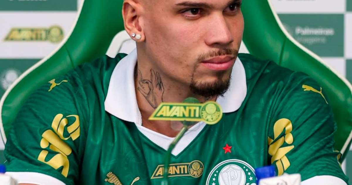 OFICIAL: Paulinho é apresentado pelo Palmeiras no CT