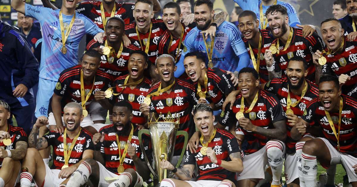 Flamengo mostra poder sem alarde aos rivais