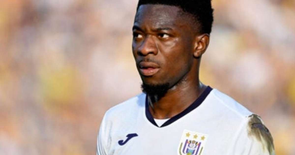 Acerto próximo: Grêmio negocia com Anderlecht por Francis Amuzu