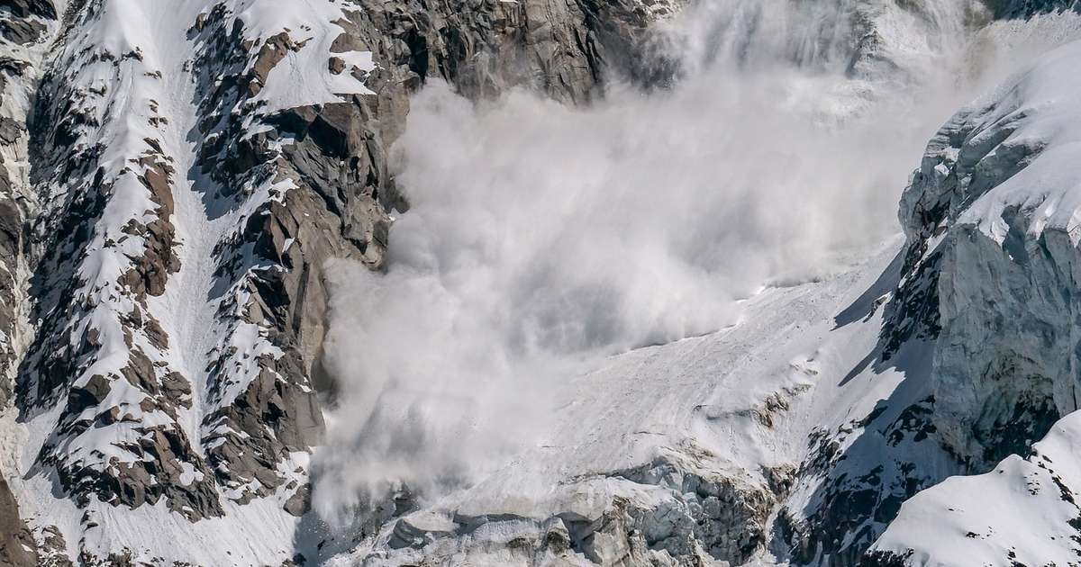 Esquiador é resgatado vivo após ser 'engolido' por avalanche no Mont Blanc
