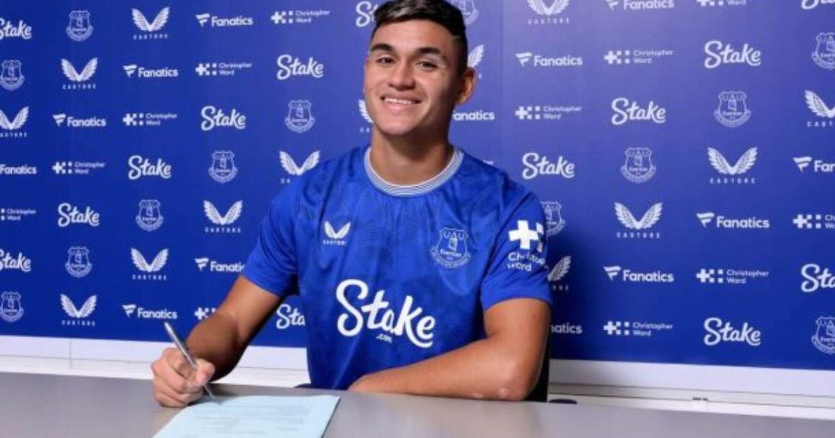 MOVIMENTAÇÃO NA EUROPA! Clube inglês fecha contratação e agita o mercado de transferências!