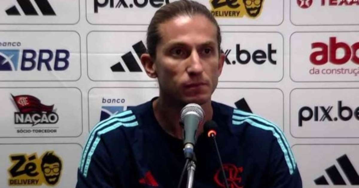 Filipe Luís destaca importância do time reserva no Flamengo para a temporada.