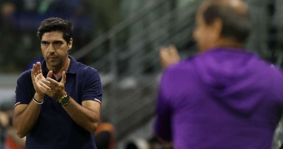 Abel apoia Estêvão após falha em pênalti: 
