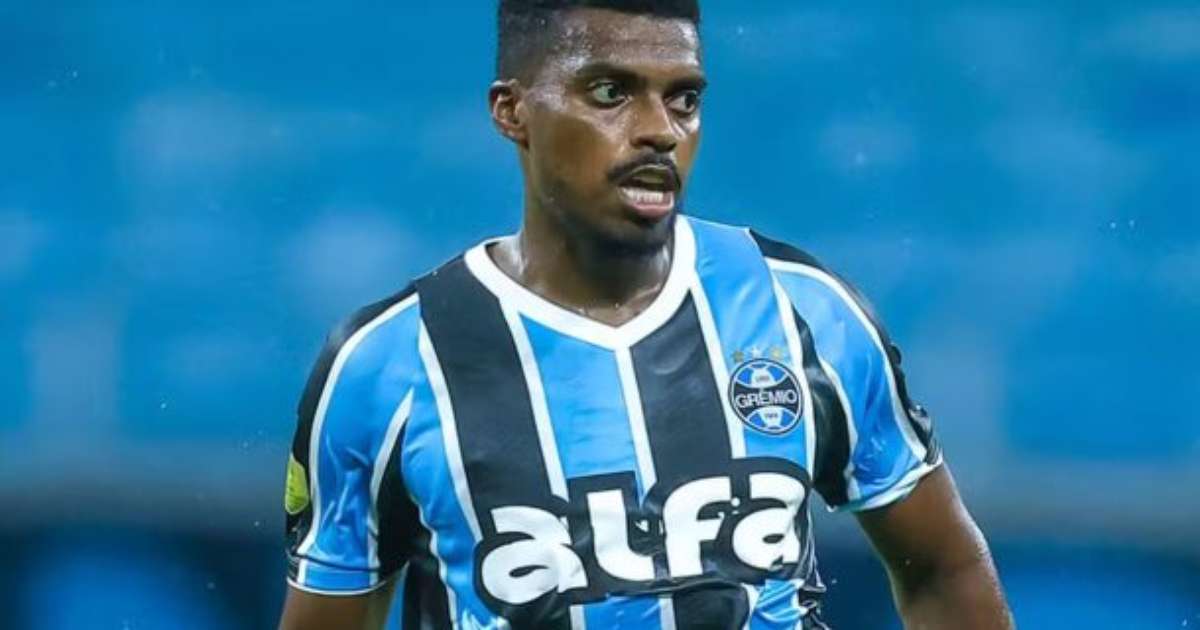 Gafe: Grêmio Adiciona Novo Patrocinador sobre Uniforme Já Utilizado.