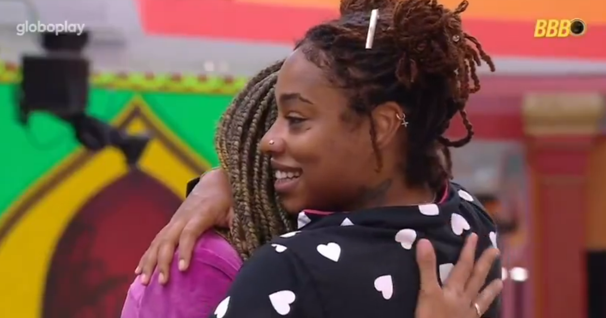 BBB25: 'Ela me queria muito', brinca Thamiris sobre beijo em Aline