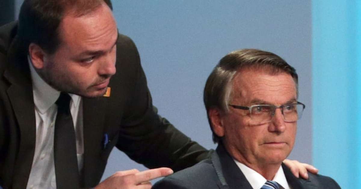Carlos culpa Mauro Cid pela condenação de Bolsonaro: 'Parabéns pelo que fez'