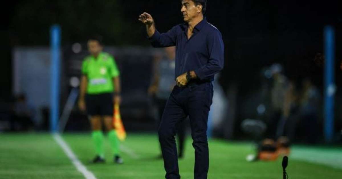 Preocupa Quinteros com erros contra o Grêmio: última vez, por favor.