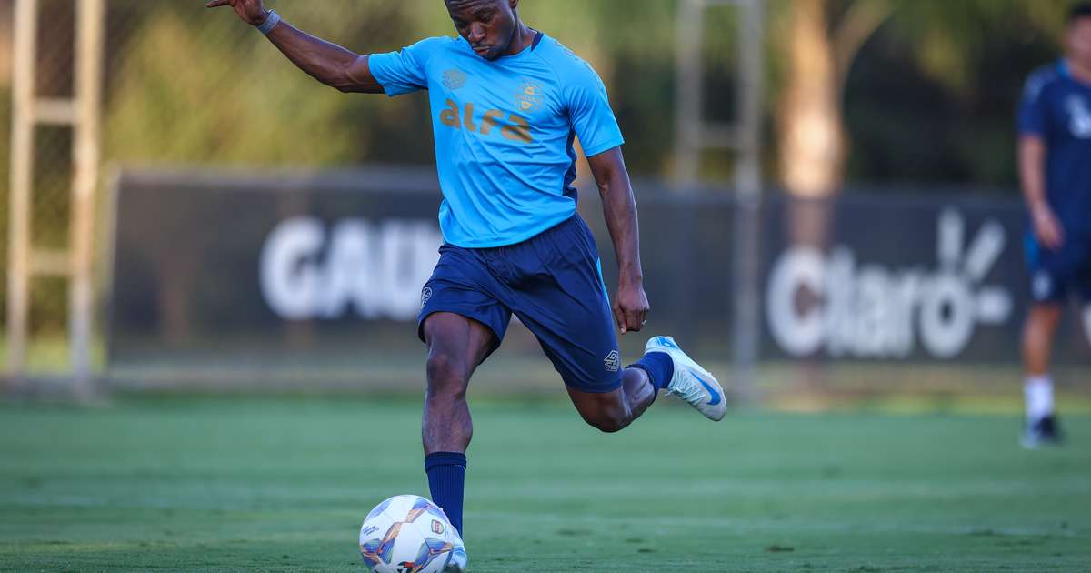 Amuzu fora e Luan Cândido relacionado para jogo do Grêmio contra Juventude.