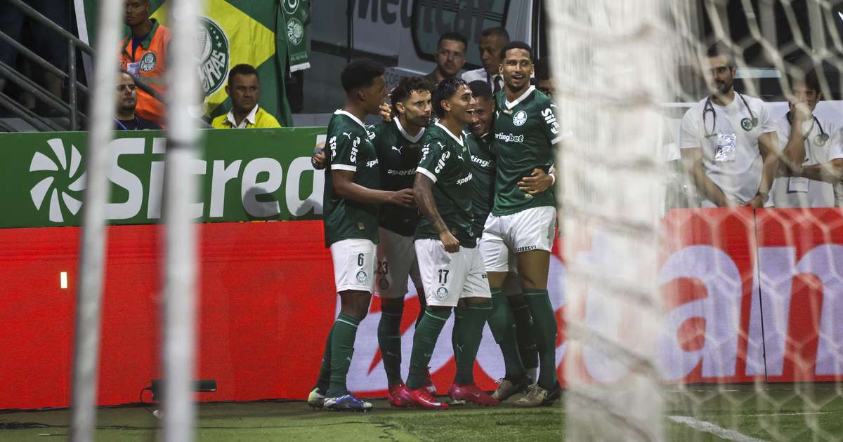 Com pênalti polêmico, Palmeiras bate o São Paulo e enfrenta o ...