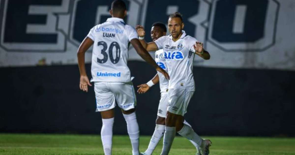 Grêmio avança na Copa do Brasil com gol contra e decisão nos pênaltis.