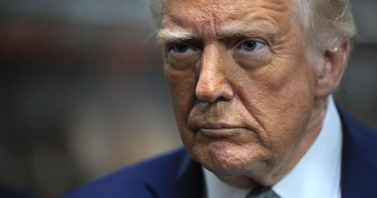 Trump planeja suspender de quase R$ 1 bilhão em universidade devido à política transgênero; entenda