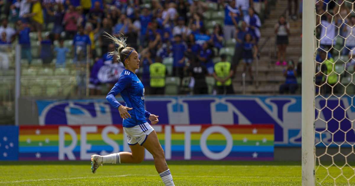 Cruzeiro divulga lesão grave de zagueira em comunicado oficial.