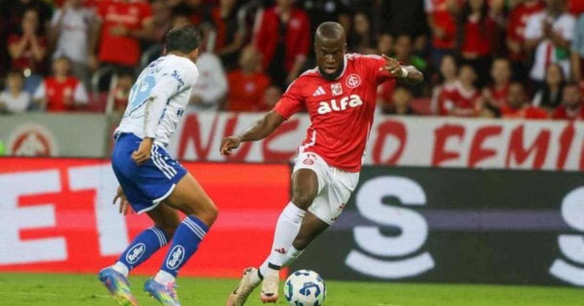 Internacional vira líder do Brasileirão ao dominar Cruzeiro em jogo decisivo.
