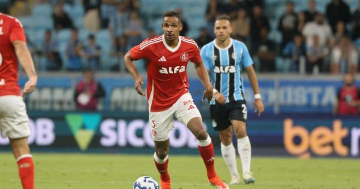 Clássico Gre-Nal termina em empate com polêmica e tensão no jogo.
