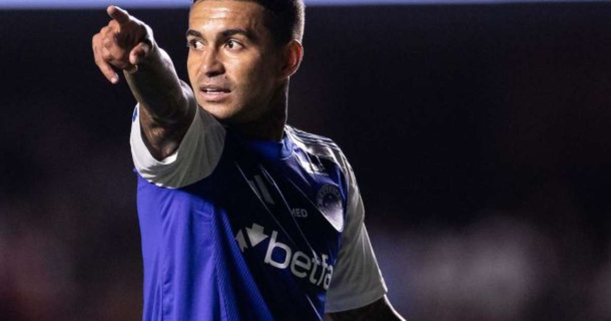 Léo Jardim substitui Dudu durante partida do Cruzeiro contra o Vasco.