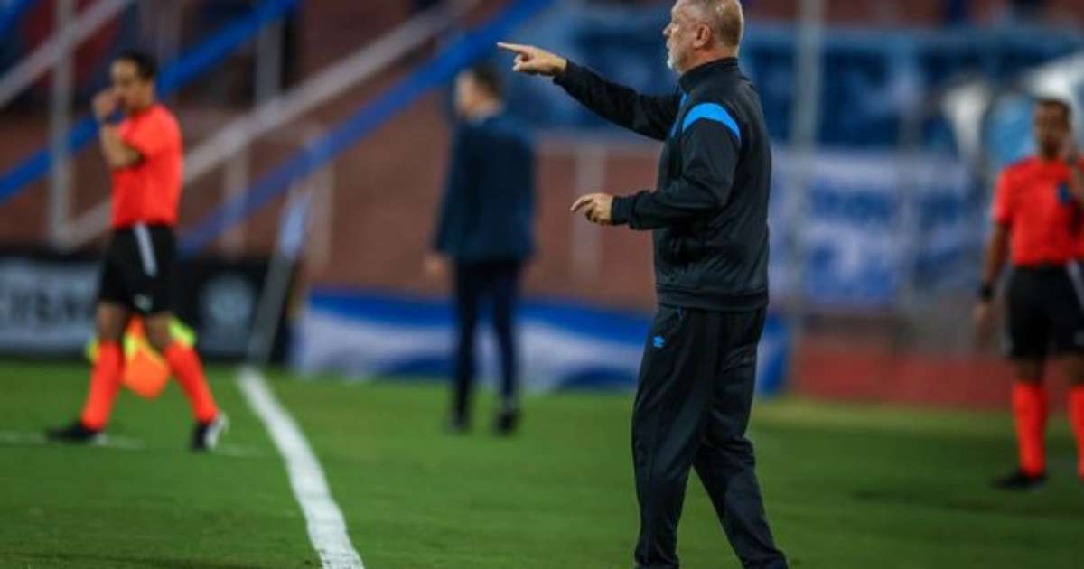 Grêmio desperdiça chance única de vitória em jogo decepcionante.