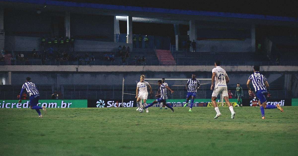 Grêmio é derrotado pelo CSA com virada no fim na Copa do Brasil.