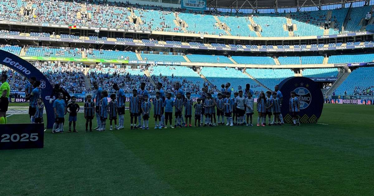 Gol decisivo dá vitória ao Grêmio sobre o Santos no Brasileirão.