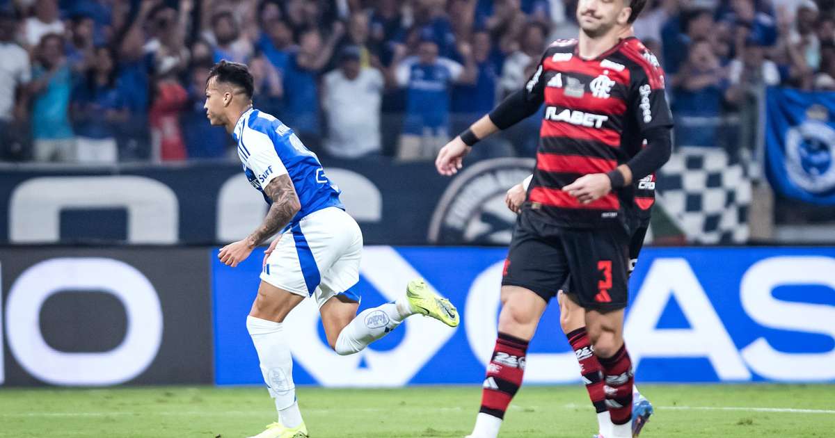 Gabigol garante vitória do Cruzeiro sobre Flamengo com gol nos acréscimos.