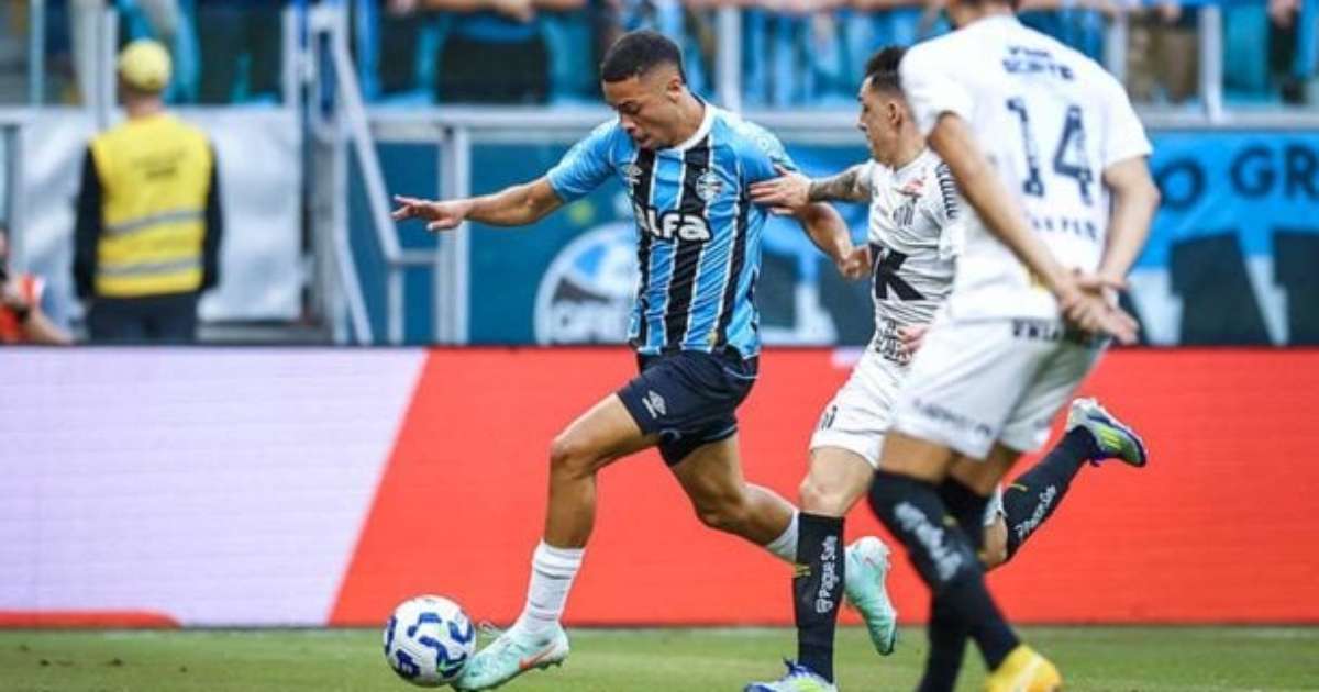 Joia surpreende e disputa titularidade no Grêmio
