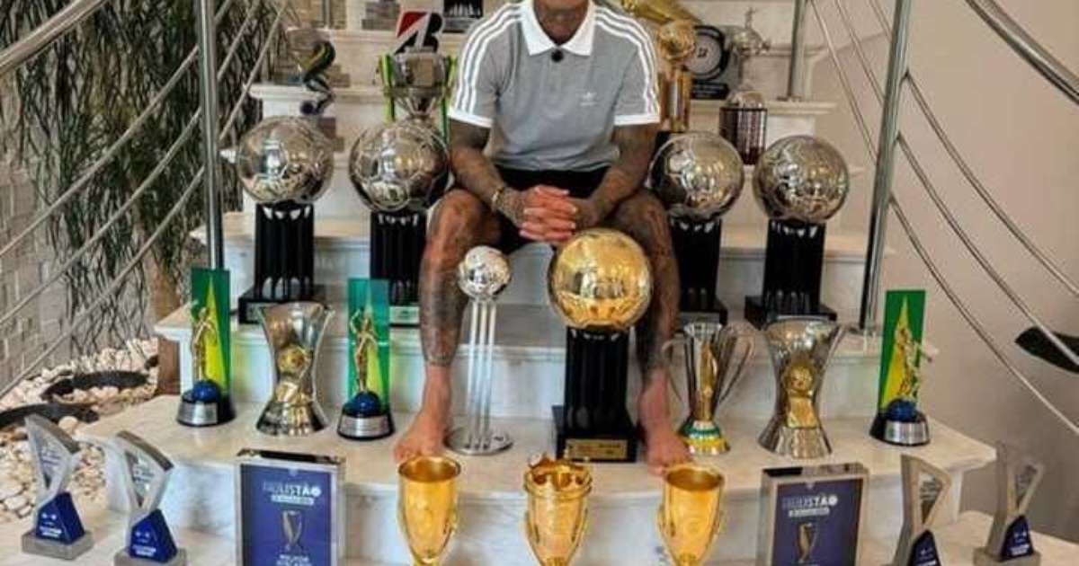 Atlético alfineta Cruzeiro ao anunciar contratação de Dudu.