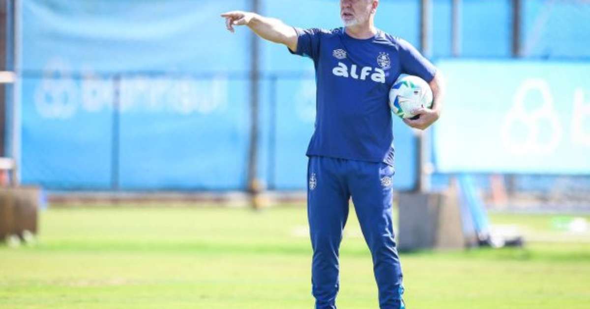 Poupa dois titulares do Grêmio e inclui promessa nos relacionados para jogo.