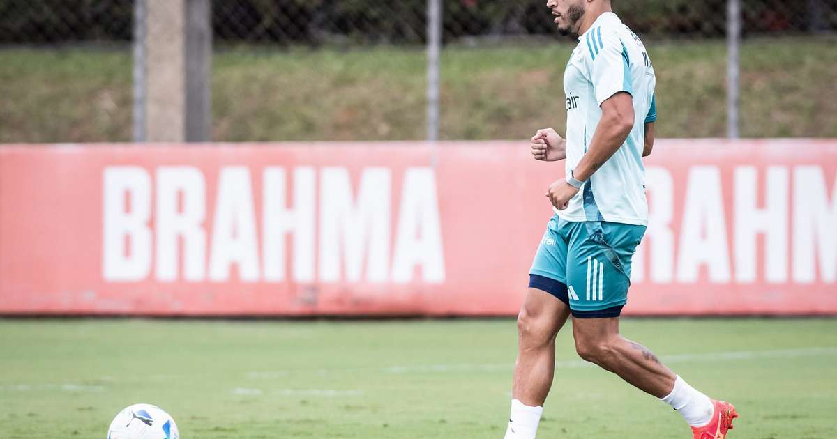 Cruzeiro enfrenta Palestino visando preparação para clássico no domingo.