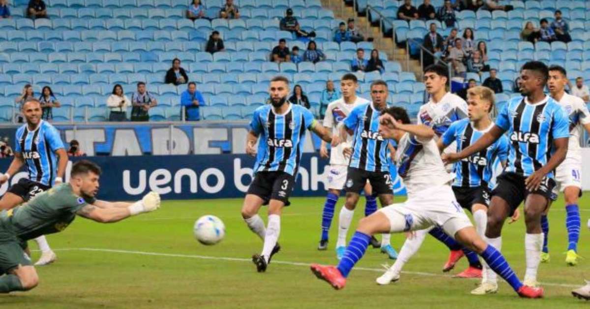 Grêmio tropeça e empata com o Godoy Cruz em partida decisiva.