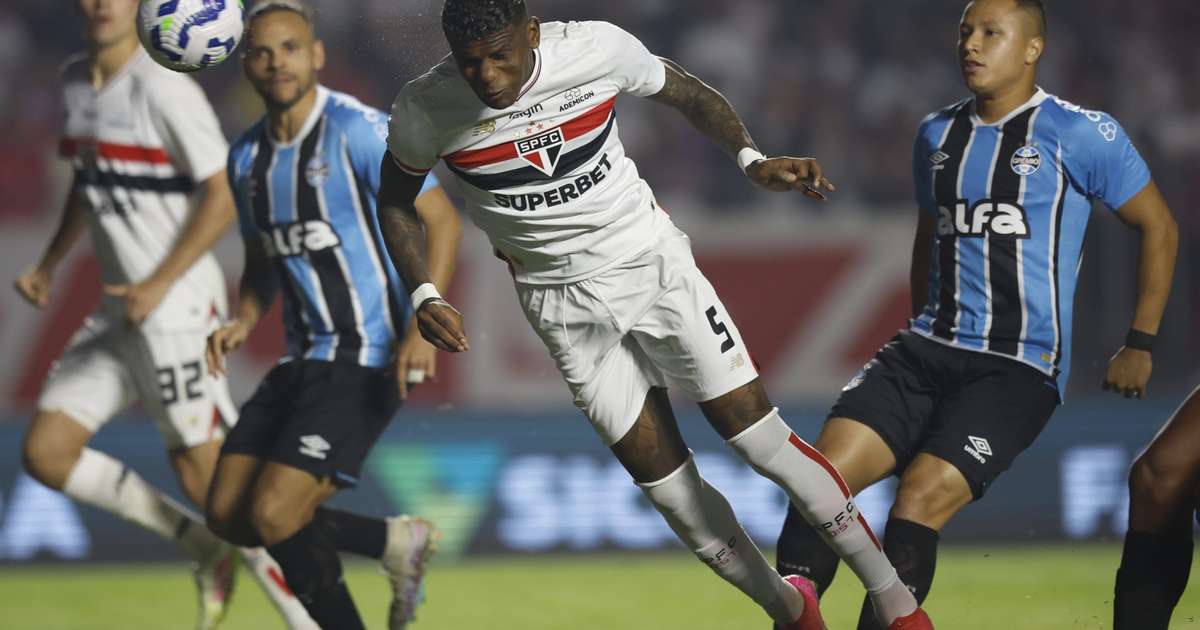 São Paulo vira sobre Grêmio e conquista vitória no Brasileirão