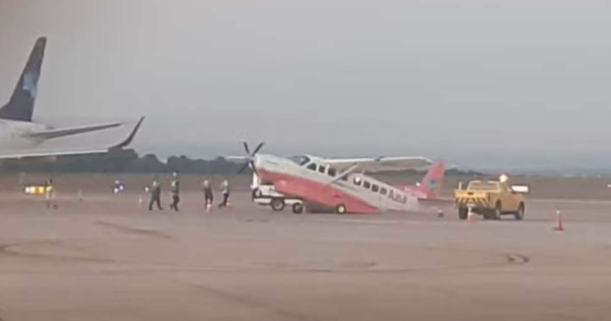 “Avião da Azul Fica ‘Empinado’ na Pista de Viracopos Antes de Voo para o RJ: Viagem Suspensa e Passageiros em Pânico!” #ÚltimasNotícias #Portugal “Avião da Azul Fica ‘Empinado’ na Pista de Viracopos Antes de Voo para o RJ: Viagem Suspensa e Passageiros em Pânico!” #ÚltimasNotícias #Portugal