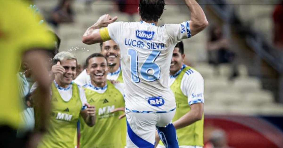 Lucas Silva destaca invencibilidade do Cruzeiro e elogia trabalho de Ancelotti.