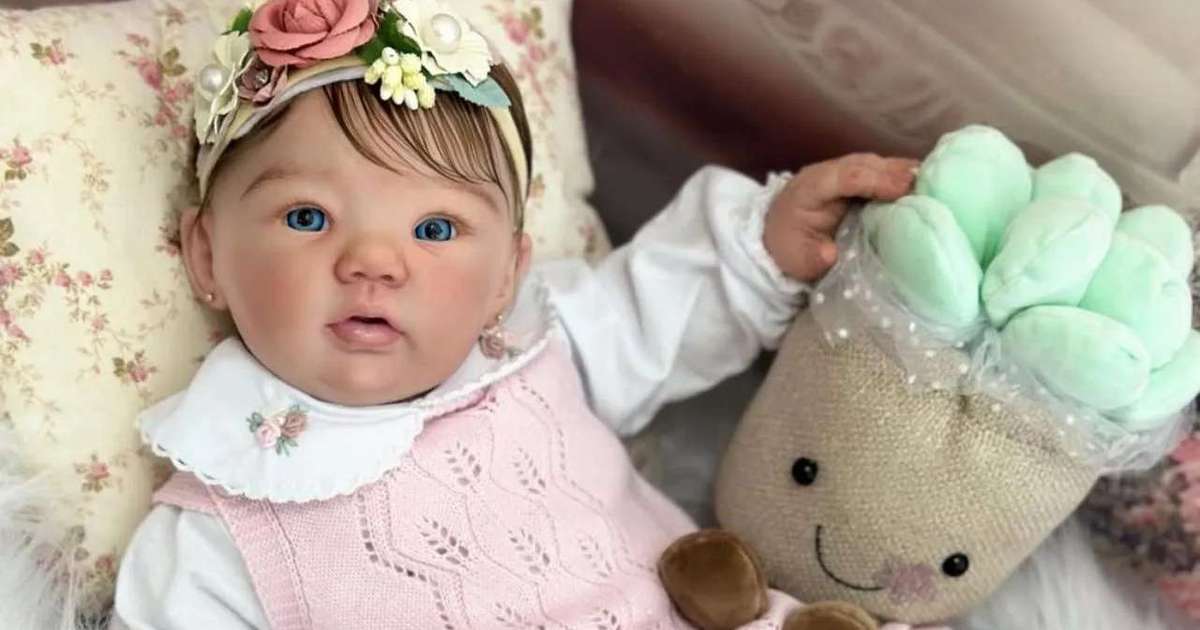 Bebês Reborn: especialista explica os riscos de tratá-los como reais