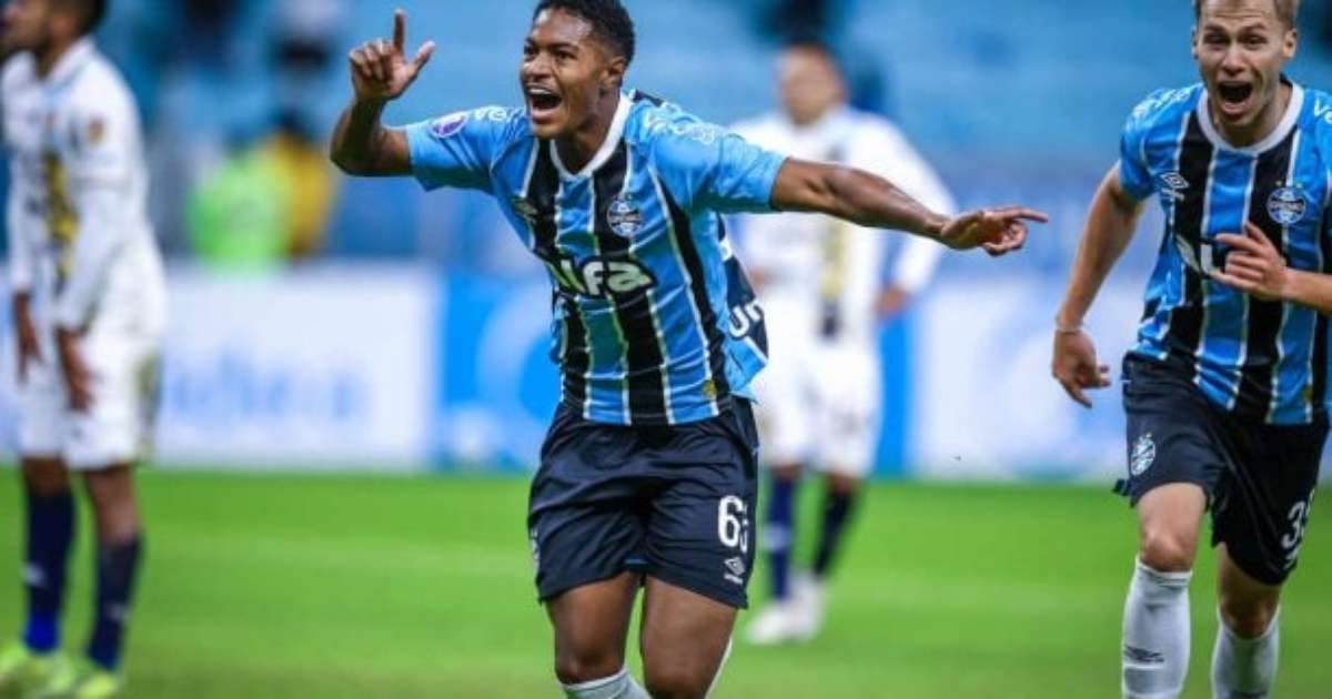 Jovem de 18 anos decide vitória do Grêmio e homenageia o pai