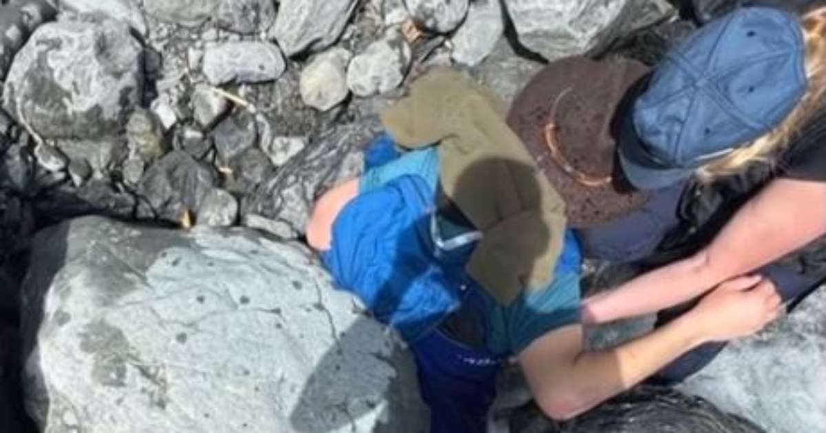 Homem de 61 anos sobrevive após pedra de 318 kg cair sobre ele
