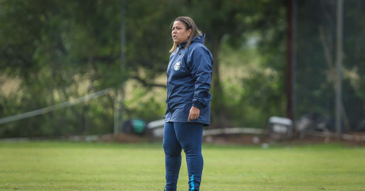 Grêmio anuncia saída de Thaissan Passos do time feminino de futebol.