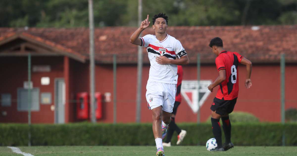 São Paulo fecha venda de lateral da base