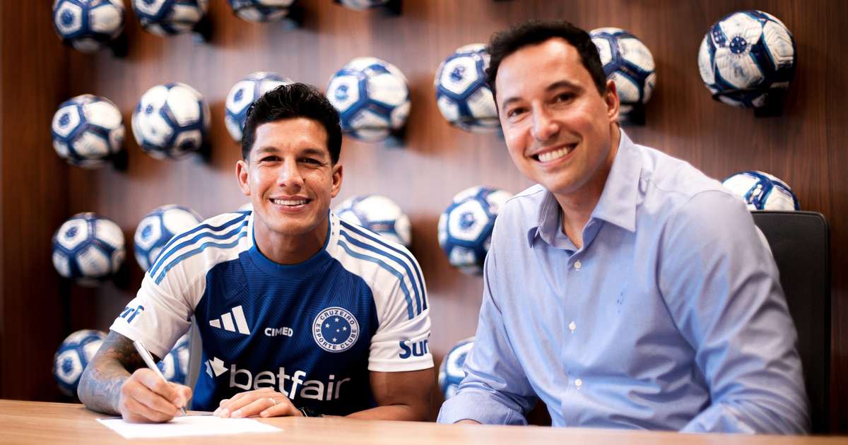 Cruzeiro renova contrato com Lucas Romero, meio-campista fundamental para o elenco.
