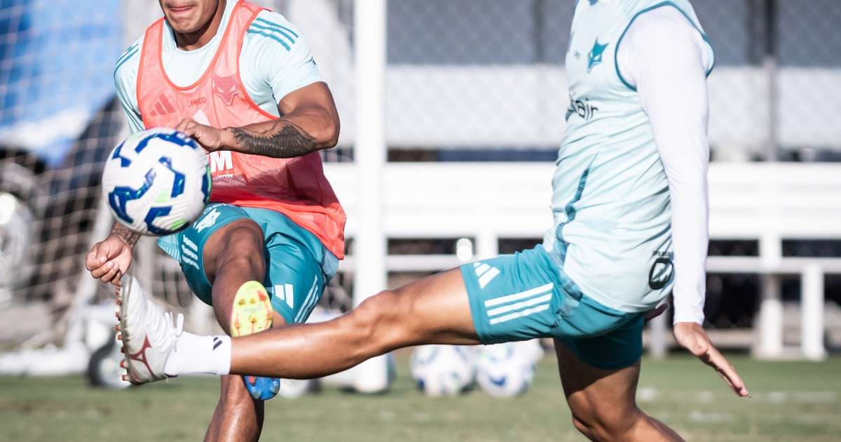 Cruzeiro busca liderança do Brasileiro em duelo contra o Vitória no Barradão.