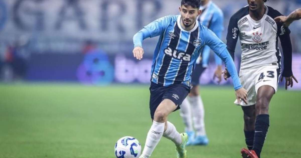 Atacante do Grêmio viaja mais de 800km de carro para jogo contra Corinthians