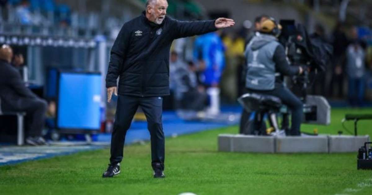 Mano esclarece situação de Cristian Olivera e analisa gravidade de lesão no atacante.