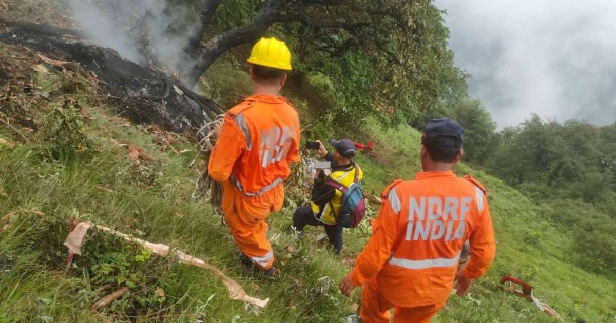 Helicóptero cai na Índia com peregrinos e deixa 7 mortos