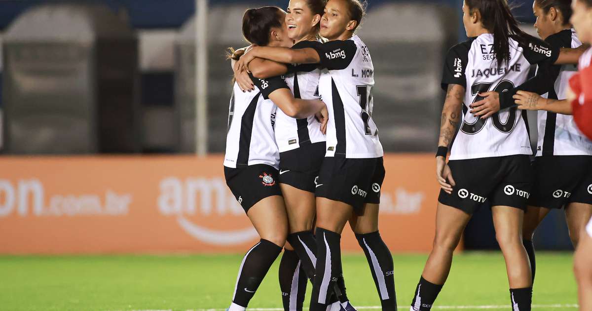 Corinthians goleia o Inter e se aproxima do Cruzeiro na liderança do ...